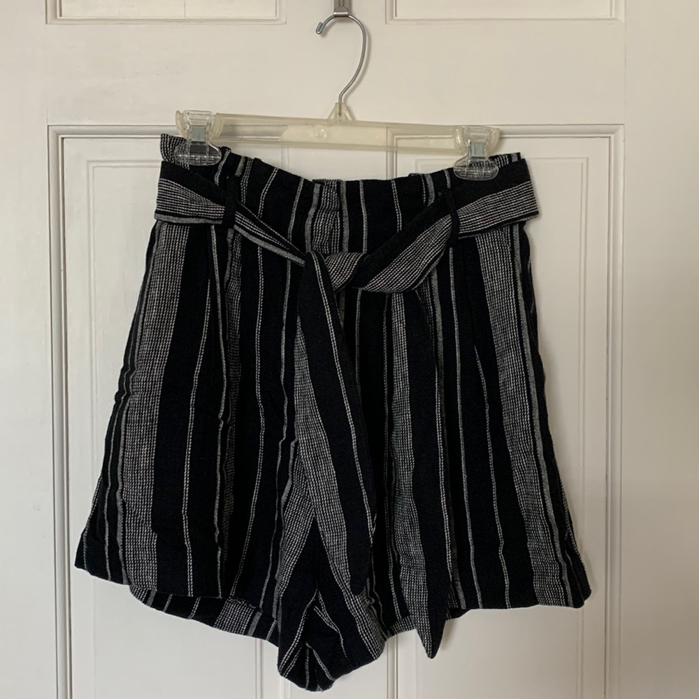 H&M ladies linen summer shorts